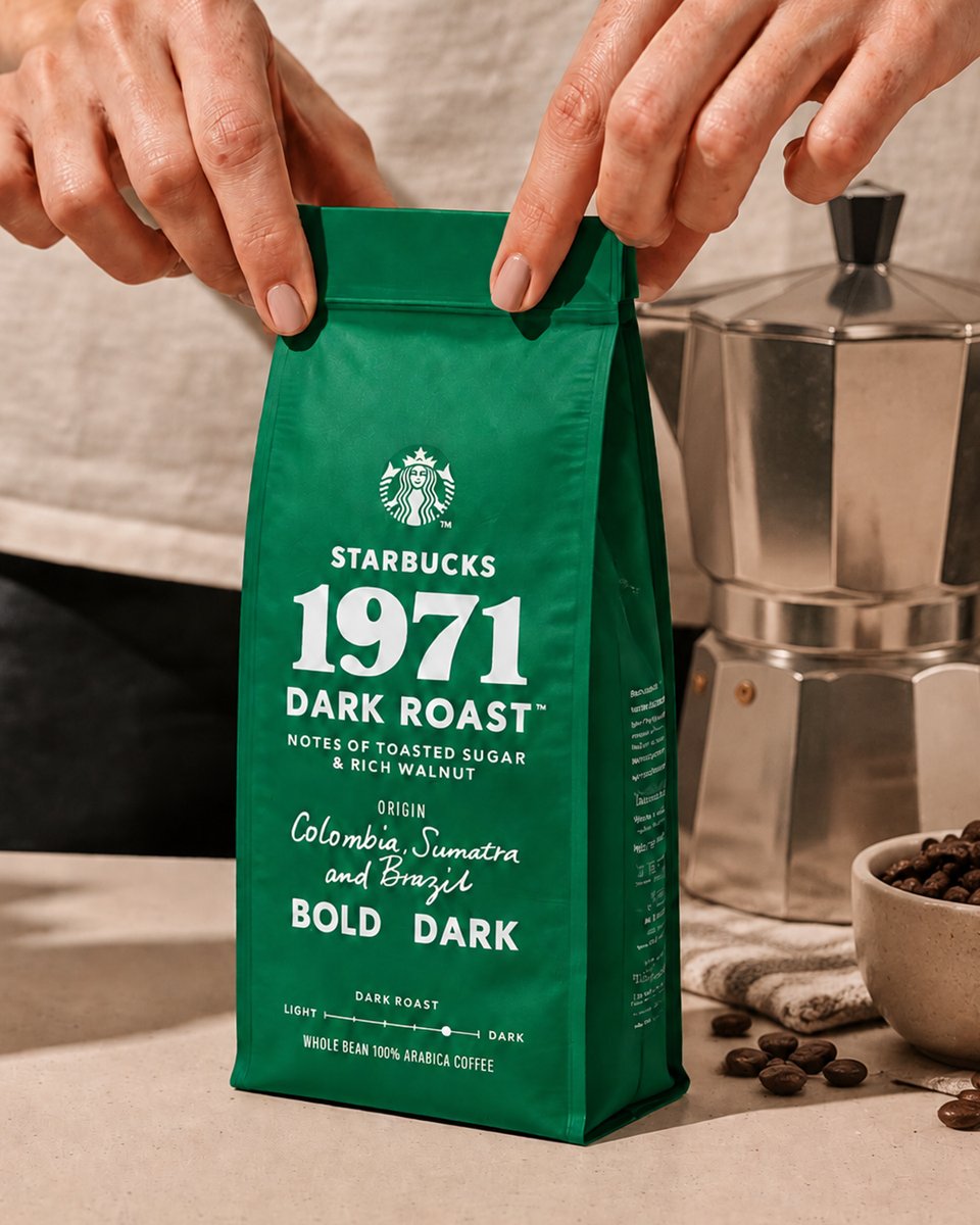 starbucks_es's tweet photo. 50 años dándole vueltas a una misma taza ☕

Descubre este café de 1971 que no para de evolucionar 🤎 https://t.co/QYCjhO2e7L