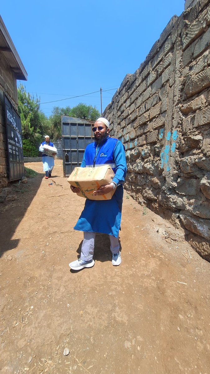 ProjectRiseDB's tweet photo. 15 centres. 900 children.
One shared effort to make a difference.
In Nairobi, our volunteers visited orphanages and rehabilitation centres to distribute food and spend time with the children.
 #DawoodiBohras #BeatTheHunger  @Bohras_EAfrica https://t.co/I36lNdA0DL