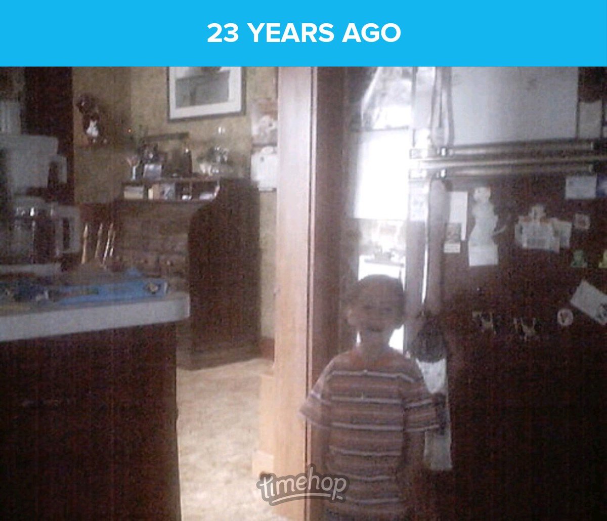 DBFrisk2001's tweet photo. 2003, at my parents' old house. Random photos of my niece and nephew. If I recall, my niece was 7 and a half years old, and my nephew was 2 and a half years old. I miss the days when they were kids. https://t.co/CcSxYlDqPo