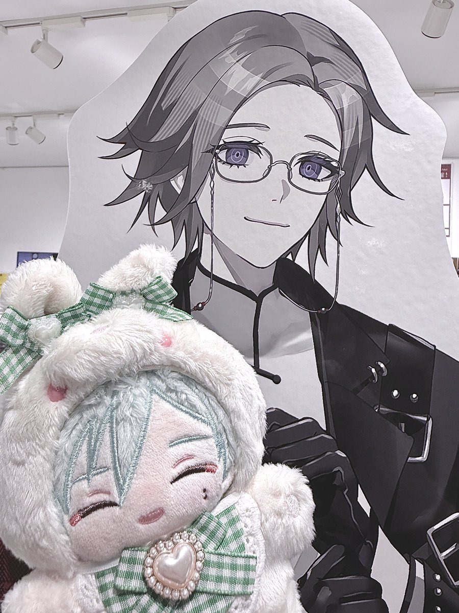 tthmonly's tweet photo. meeting a celebrity https://t.co/5WOiItaESC