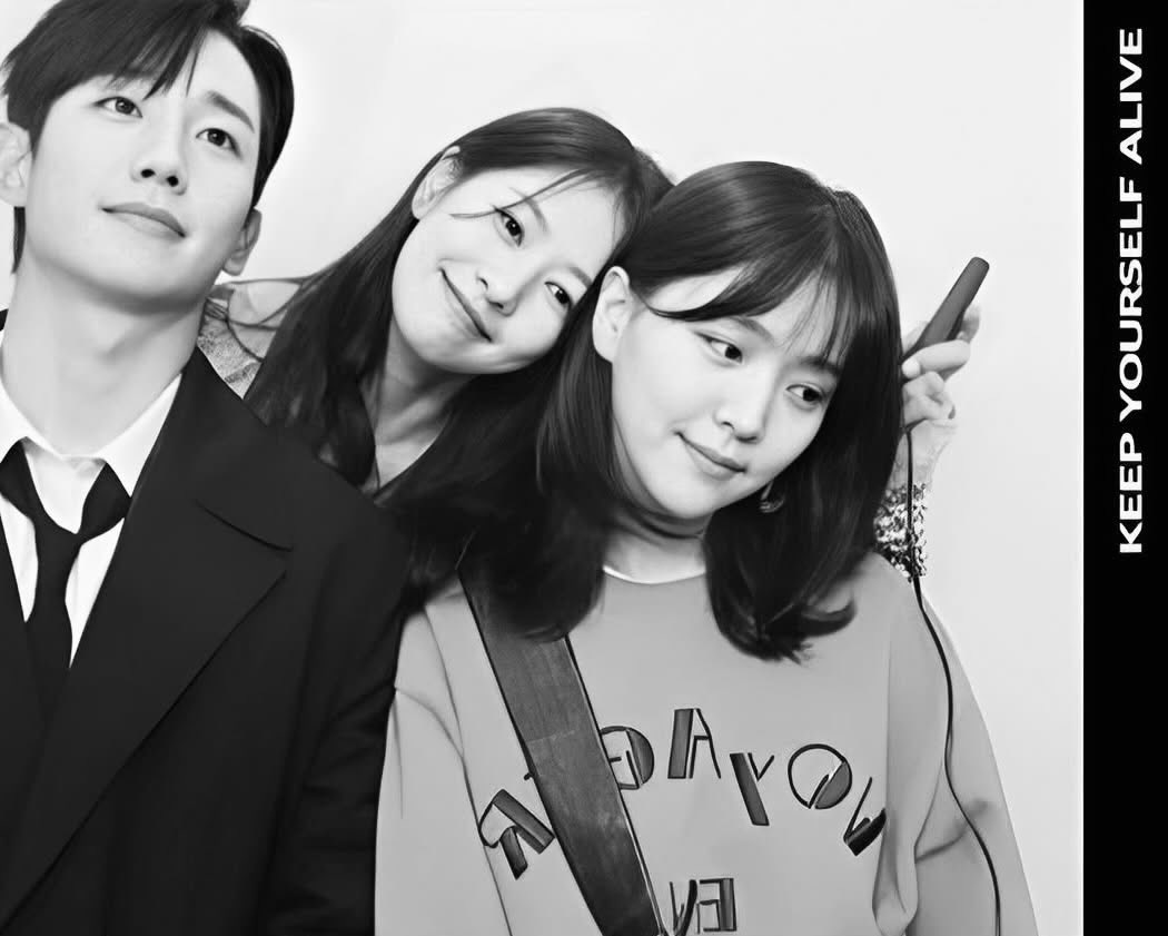 jeongyoungwook_'s tweet photo. Just as sentences need spaces,
when the space each person keeps is respected,
life can be whole
both when we are together
and when we are alone.￼ https://t.co/tEwqJUGcKH
