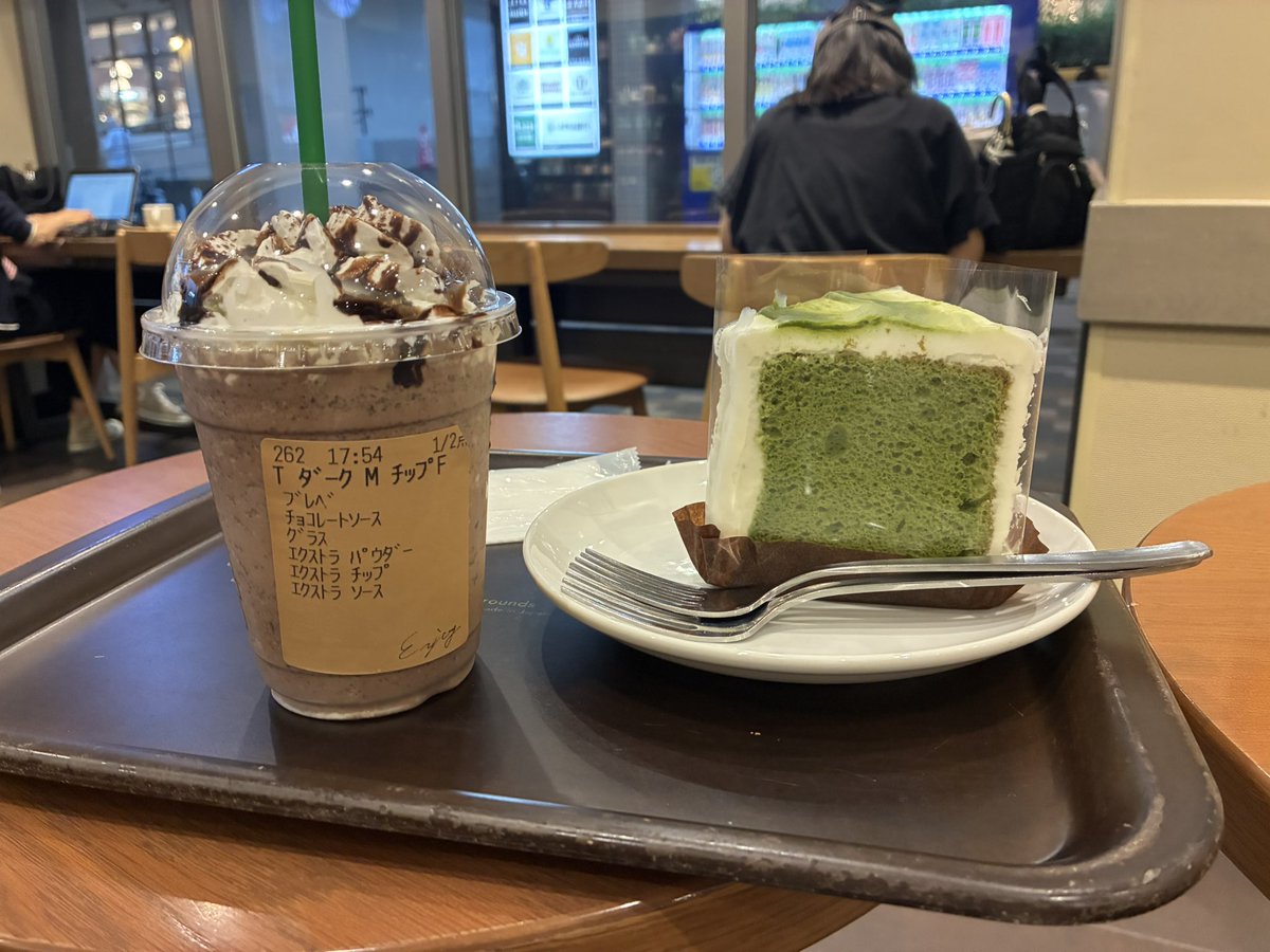 oasisnoeru's tweet photo. 勧められているのを盗み聞きし、
勧められた人の感想を見て、
我慢できずに頼むやつw
確かに、美味かった・・・
抹茶シフォンの組み合わせヤバかった笑 https://t.co/s1x2kVmwq2