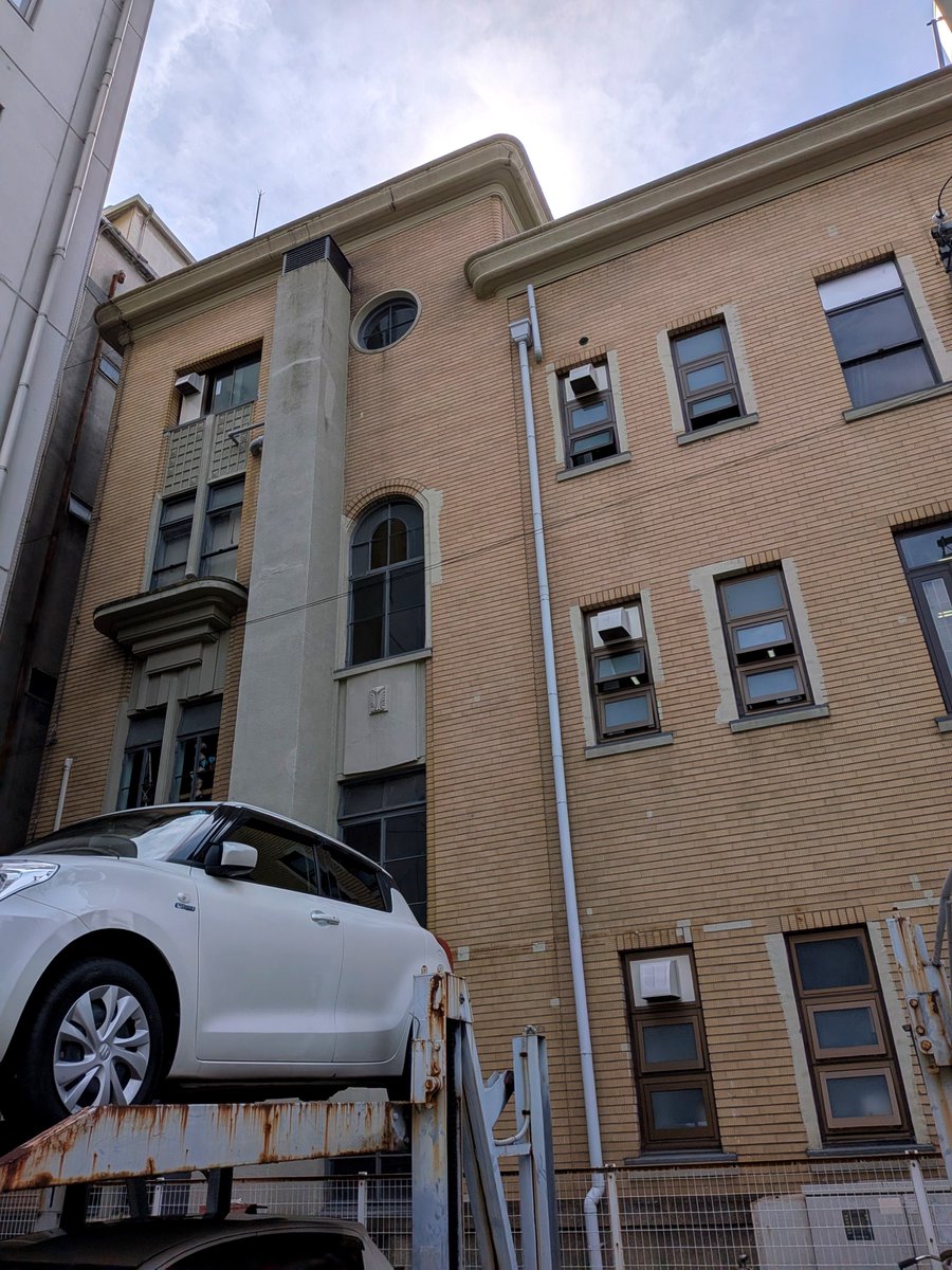 japan635827's tweet photo. 日本陶磁器センタービル 
所在地：愛知県名古屋市東区代官町39－18
竣工：旧館 昭和9年築、新館 昭和33年築
文化財指定：国登録有形文化財、認���地域建造物資産
#日本陶磁器センタービル #近代建築 #歴史的建造物 #名古屋 #レトロ #ビル #登録有形文化財 #認定地域建造物資産 #建築 #町並み https://t.co/EfYwYDHh0T