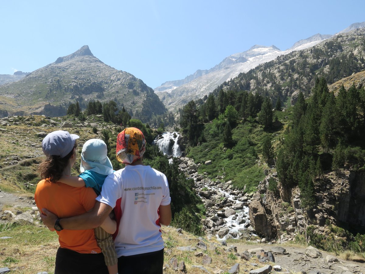 Conbotasymochil's tweet photo. 🌏🌍NUEVO en el blog🌎🌍
Quizá sea la ruta más popular del Valle de #Benasque, pero no por ello deja de ser una auténtica delicia.
Forau d'Aiguallut, desde La Besurta👇👇
https://t.co/pklOpmMe2O https://t.co/CZzmH9aT7S