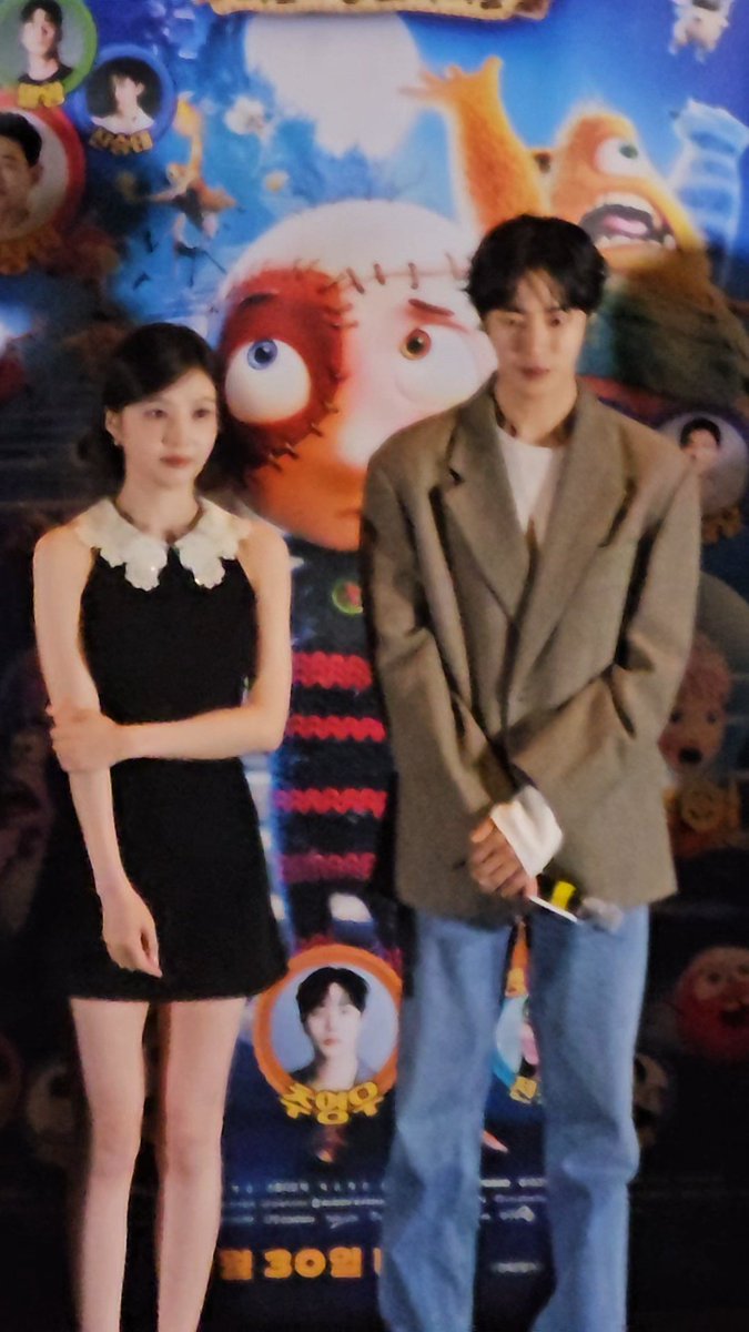 JOYREVEDIVE's tweet photo. 260911 스티치헤드 시사회 오랜만에 만난 어전일 지율&amp;자영 https://t.co/mrR0of1UFw