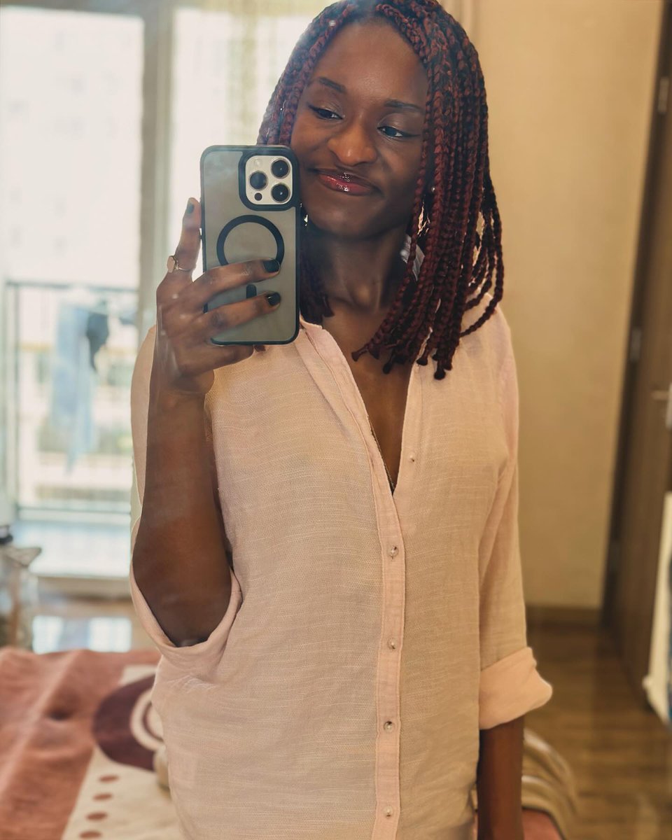 DanielleRaaaa's tweet photo. Shades of a smile. The 5th slide shows how I always want to smile—with my eyes. https://t.co/49GqFcqcX9