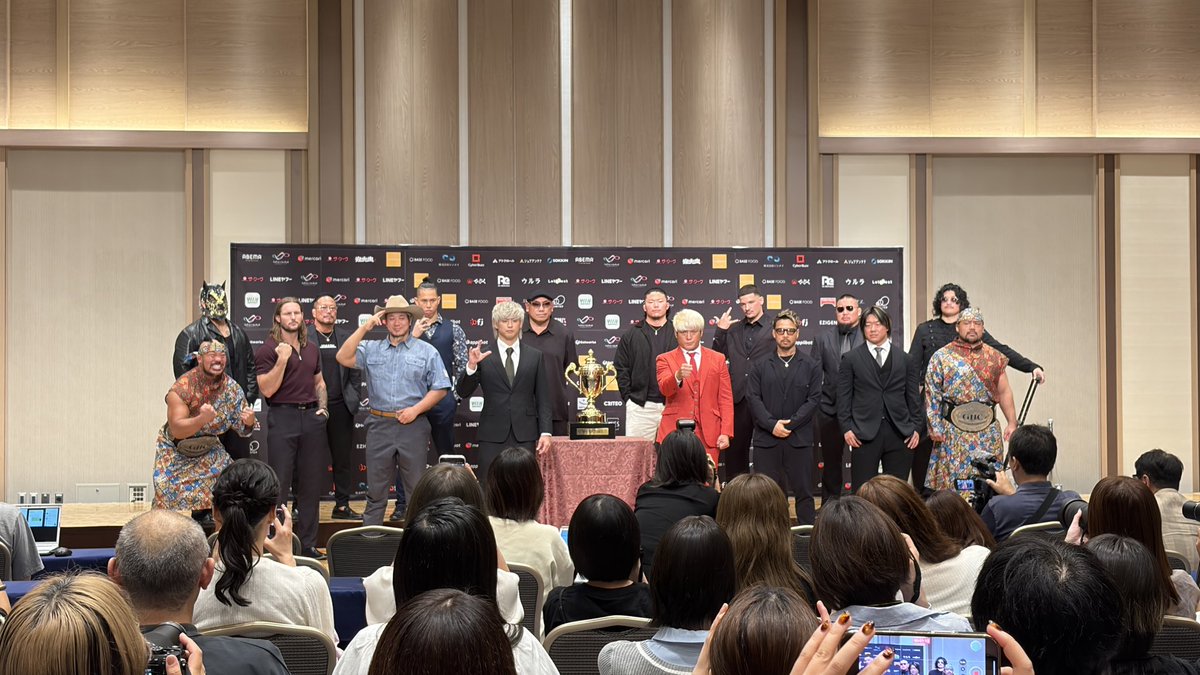 satoh_42e3's tweet photo. 爆速で会場出たら拳王とエスカレーターのタイミング被って草だった🫣
明日のメイン一体どうなるの🫨
#noah_ghc https://t.co/xnCCPXzm5i