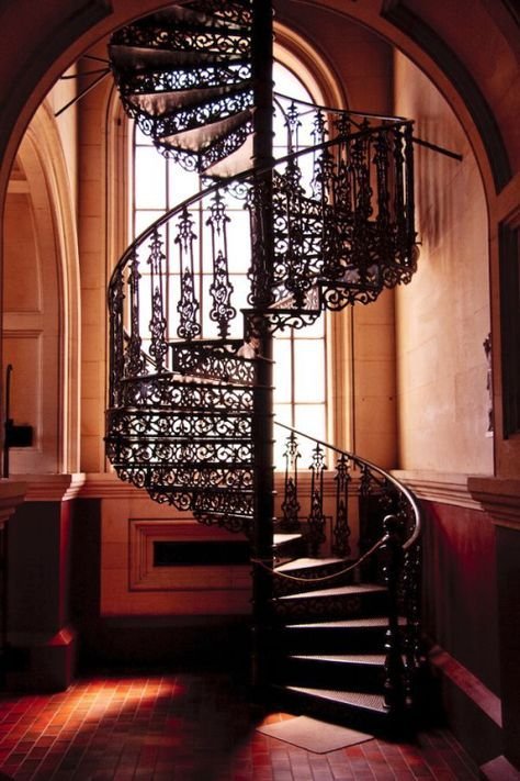 bymortalhand's tweet photo. There’s something of a beauty about spiral staircases

They turn the simple act of going upstairs into something mesmerizing https://t.co/1Vwe1AxB15