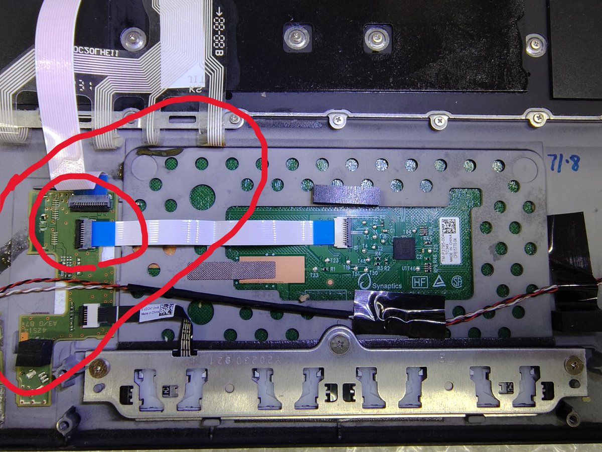 sd24_hiroshima's tweet photo. fujitsu LIFEBOOK

トラックパッドが反応しない！
持ち込みされ、中身を開封すると
トラックパッドの裏に液体跡💦があります

フラットケーブルの端子も腐食してます
全パーツとケーブルを薬剤洗浄し、
無事使えるようになりました🎉

#パソコン修理　#液体こぼし　#広島紙屋町 https://t.co/fmQtJw6R2q
