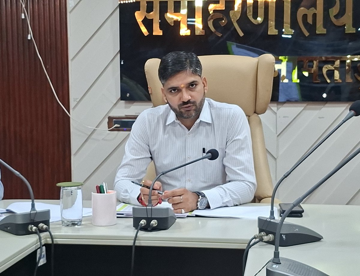 dcjamtara's tweet photo. आज समाहरणालय सभागार में कृषि, उद्यान, आत्मा एवं भूमि संरक्षण विभाग अंतर्गत संचालित सभी योजनाओं/कार्यों की विस्तृत समीक्षा कर योग्य, जरूरतमंद एवं अहर्ताधारी किसानों को विभिन्न योजनाओं से आच्छादित करने, प्रकाशित विज्ञापन के आलोक में प्रक्रियाबद्ध आवेदन प्राप्त करने के अलावा विभिन्न बिंदुओं पर आवश्यक एवं उचित दिशा निर्देश दिया गया।
@AlokDubeyIAS 
@prdjharkhand 
@JharkhandCMO