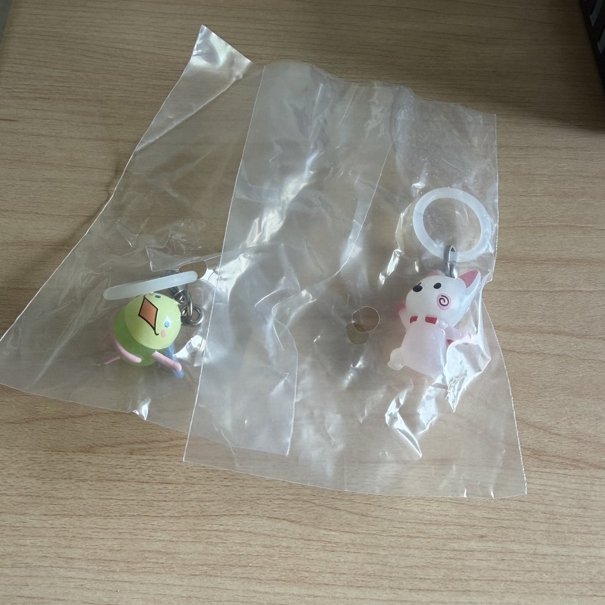 ka_n_a0's tweet photo. 【交換】おじゃる丸 めじるしアクセサリー ガチャ

【譲】電ボ、ニコリン坊

【求】おじゃる丸＞オコリン坊

・郵送での交換📮

お気軽にお声がけ下さい🙇🏻‍♀️ https://t.co/mwUb8zpL8N