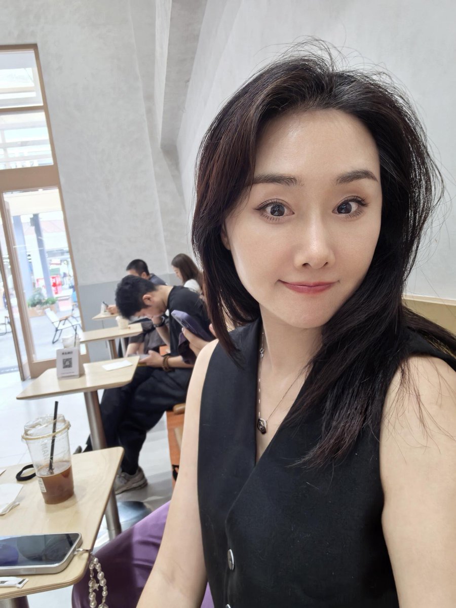 CBilbikk's tweet photo. 做女人真难 开放点说我骚 保守点说我装 热情点说我浪 https://t.co/GLPUxoDCim