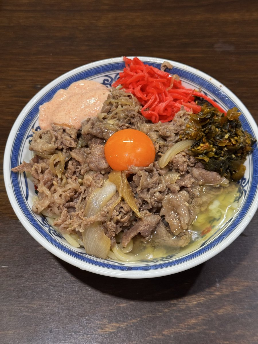 ramen2nba's tweet photo. ラーメン屋行ったら牛丼出てきた笑笑

#ゴールデンタイガー
#限定TKM https://t.co/9e930TKBIK