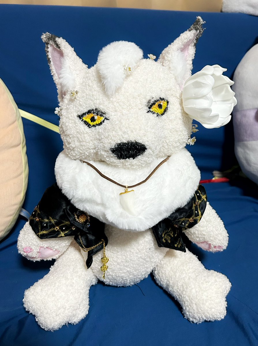 phonmyu_'s tweet photo. ガラの日とブレジュの日に一緒に行く🐺
お花はまだ悩んでいる…🤔

#twst手芸部 https://t.co/4CRtkusjZw