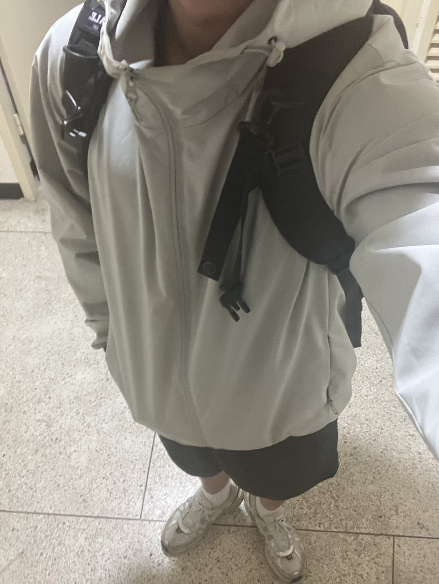 mango4xim2's tweet photo. 농구하러 가는 이유: 끝나고 맥주마시려고 https://t.co/dsiSMLAwal