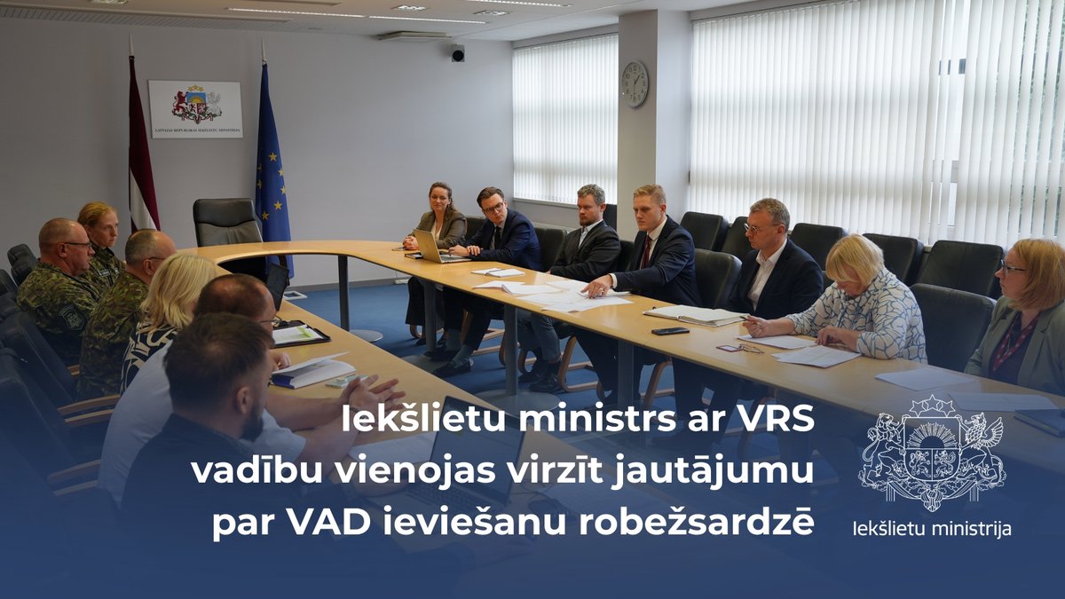Iekslietas's tweet photo. Vakar Iekšlietu ministrs Jānis Dombrava tikās ar Valsts robežsardzes (VRS) vadību, lai turpinātu virzību valsts aizsardzības dienesta (VAD) ieviešanai Valsts robežsardzē.

Būtiskākais:
- plānotās izmaiņas ļaus stiprināt robežapsardzības kapacitāti, dodot jauniešiem iespēju praktiski iesaistīties Latvijas robežas aizsardzībā;
- mērķis ir sekmēt informētu un izpratnē balstītu jauniešu iesaisti valsts institūciju darbā, valsts aizsardzībā un krīžu pārvarēšanā;
- pēc dienesta noslēguma personas varēs izvēlēties turpināt dienestu Valsts robežsardzē, Nacionālajos bruņotajos spēkos vai citā tiesībaizsardzības iestādē;
- jautājumu plānots drīzumā virzīt izskatīšanai Ministru kabinetā.

PLAŠĀK: https://t.co/go8YxUjRRV @VRS_gov_lv @Brivibas36 @Latvijas_armija