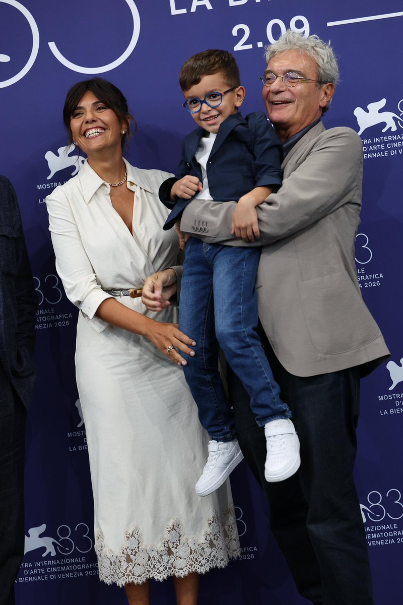RaiCinema's tweet photo. Serena Rossi, Toni Servillo e il piccolissimo Lorenzo Perrotta hanno letteralmente conquistato #Venezia83 per il debutto di Scherzetto di Mario Martone❤️ @la_Biennale @01Distribution https://t.co/QTPXwKXXnN