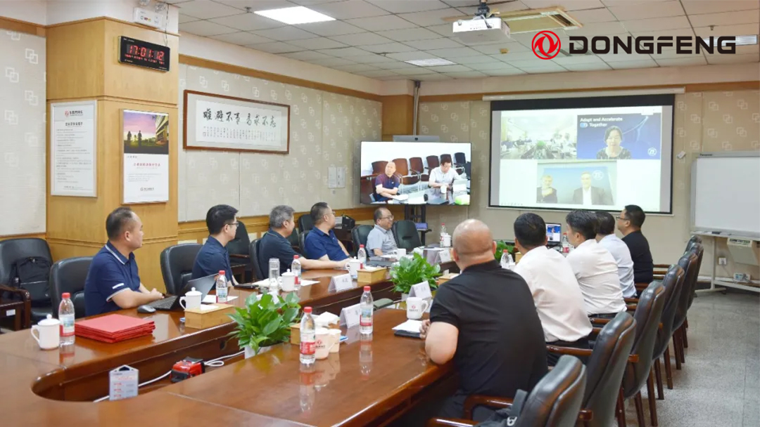 DongfengCVx's tweet photo. DONGFENGCV and ZF deepen strategic partnership! 🤝🚛

Deeper collaboration in transmission tech. Exploring premium trucks, global markets &amp; new energy solutions.
Stronger together. Smarter future.

#DONGFENGCV #ItsAllAboutTrust #DongfengEvent #ZF #StrategicPartnership https://t.co/yiOFhtzdLx