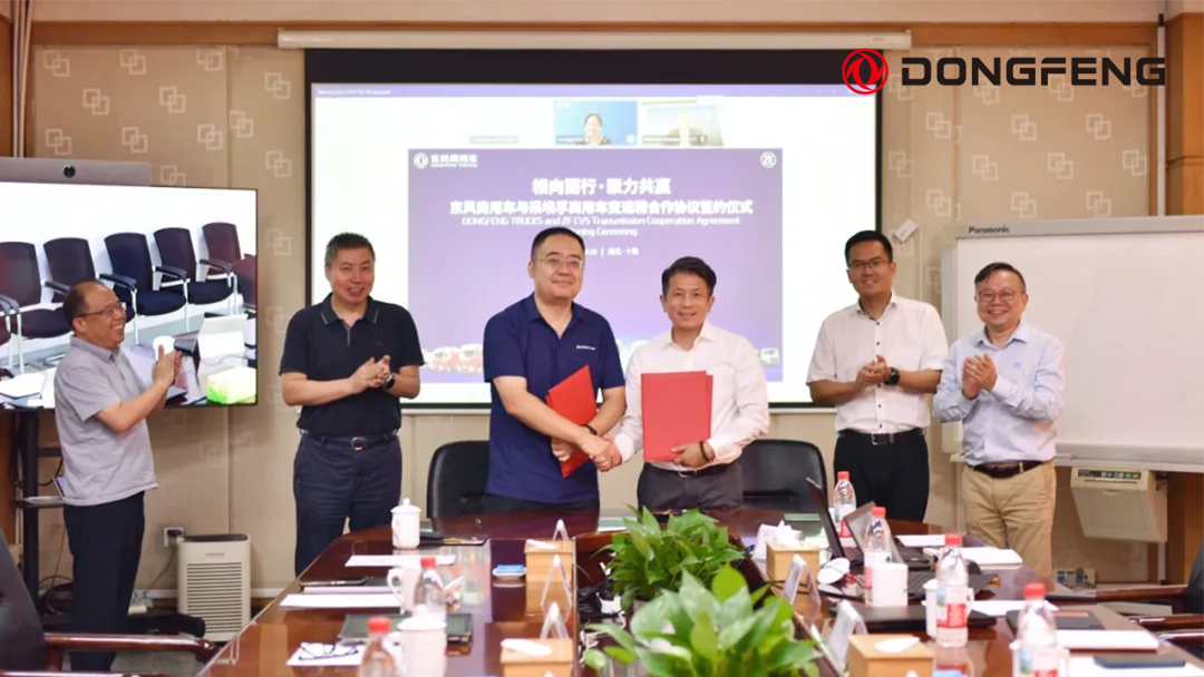 DongfengCVx's tweet photo. DONGFENGCV and ZF deepen strategic partnership! 🤝🚛

Deeper collaboration in transmission tech. Exploring premium trucks, global markets &amp; new energy solutions.
Stronger together. Smarter future.

#DONGFENGCV #ItsAllAboutTrust #DongfengEvent #ZF #StrategicPartnership https://t.co/yiOFhtzdLx