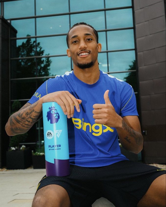 ZeenyBlue's tweet photo. The first player to win Premier League Player of the Month this season. https://t.co/8wOL26bnIz