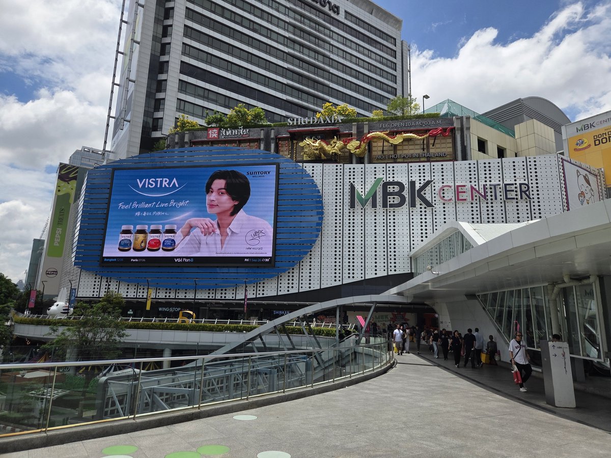 CarolMg99's tweet photo. Happy to see Gulf's Vistra ad all over Bangkok💙 

#VISTRAXGULF
#GulfKanawut https://t.co/MWurj61aZn