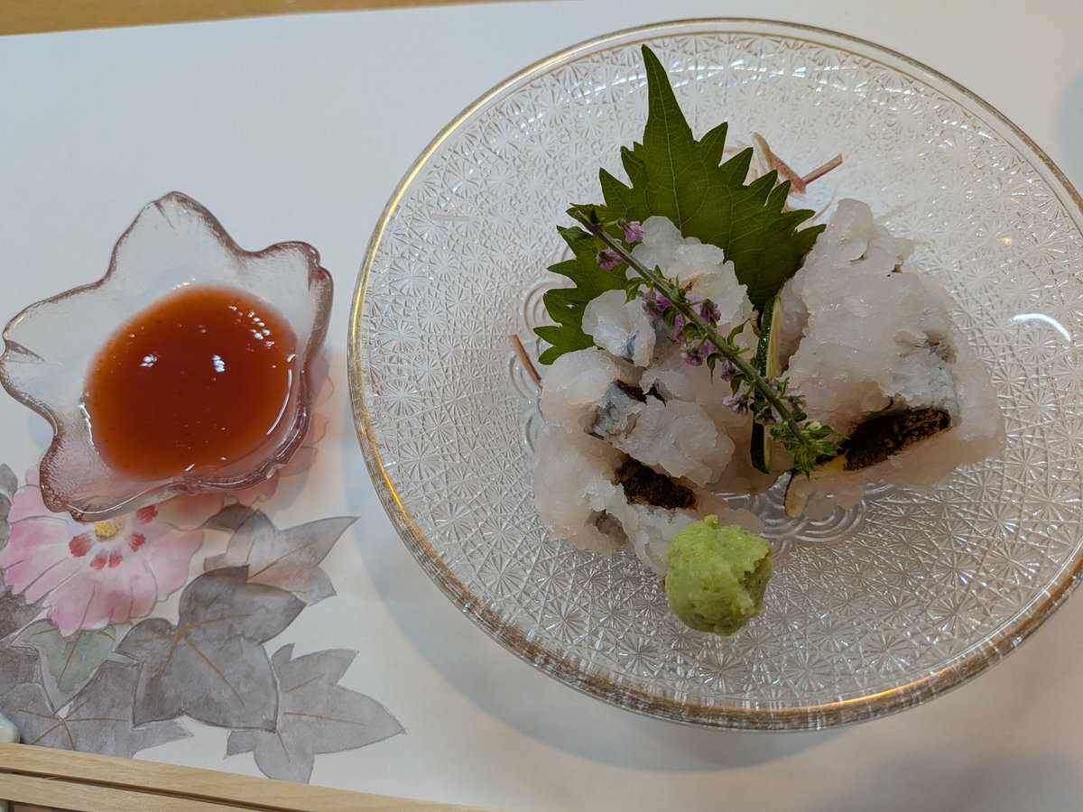 ppee_6575's tweet photo. 夏に帰省したとき地元の料理屋さんで食べたごちそう、“大阪の夏”すぎて泣けてくる
茄子、夏しらす、鱧鱧鱧 https://t.co/v8U2Am8KOZ