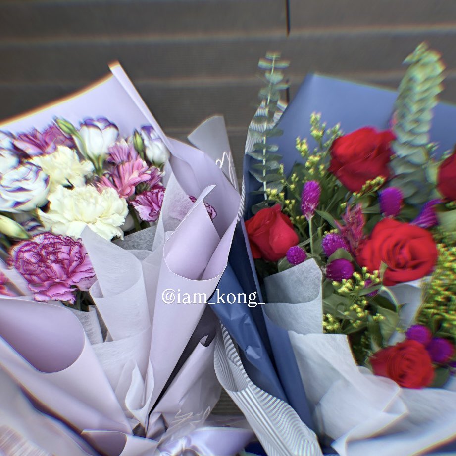 real_iam_kong_'s tweet photo. 몬베베한테 준 꽃다발 ..💐♡♡
( 받은 몬베베한테 허락맡구 찍었어요 )

민혁이는 후웅 표정으로 입꾹꾹하면서 던져주고
주헌이는 계단 올라와서 스윗한 미소 지으면서 건네줌 

260911 뮤뱅 생방 #민혁 #주헌 https://t.co/kjal9lDdOc
