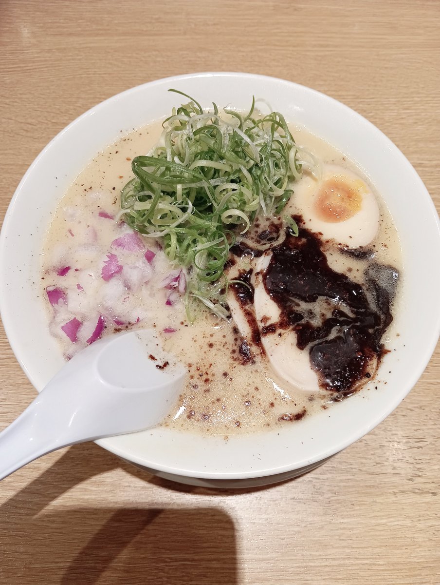men01327369's tweet photo. 丸源（成田）
黒焦がし醤油鶏白湯そば https://t.co/OPt965HPB7