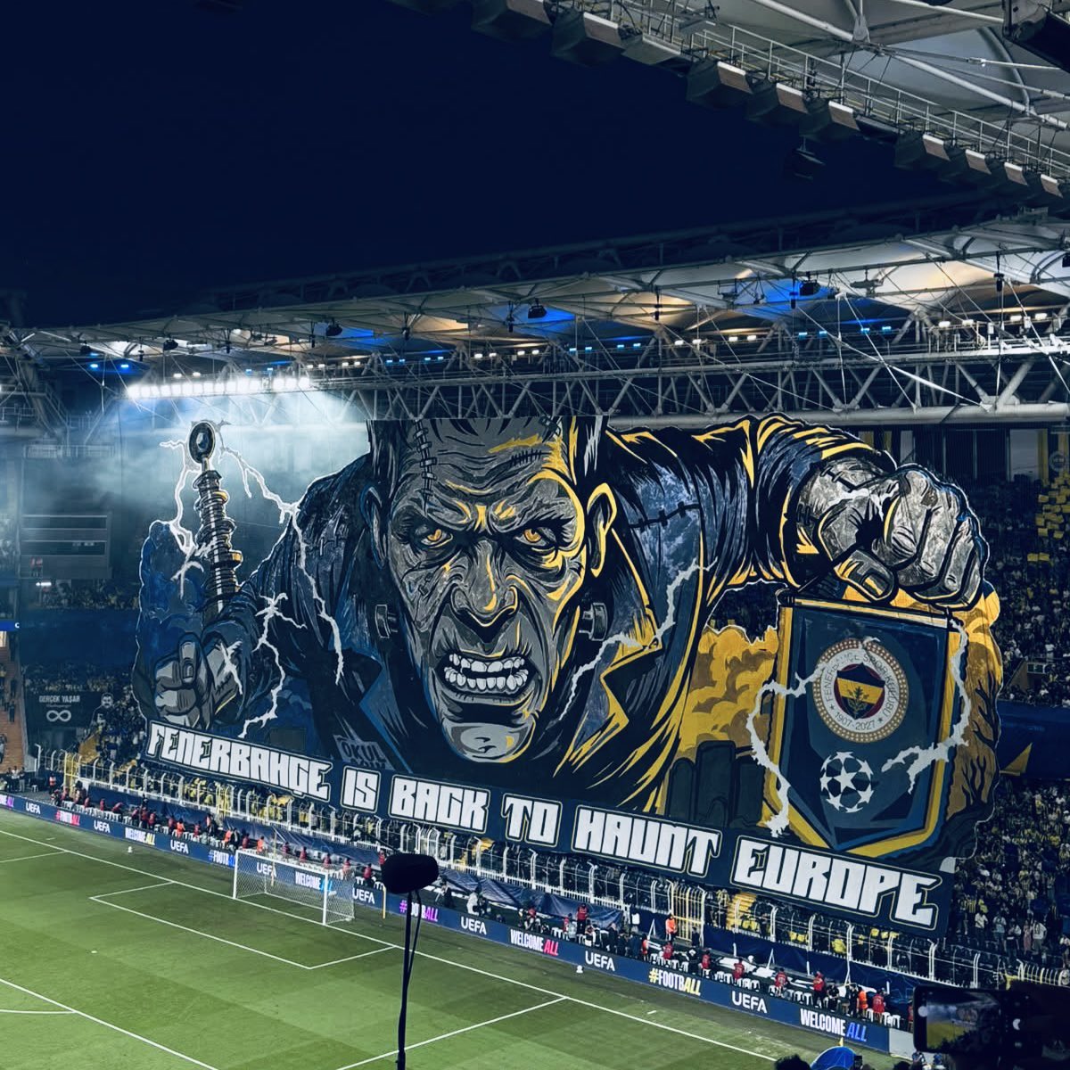 OffensiveFener's tweet photo. Yıllarca sahip çıkılmadılar, 3-5 sosyal medya şaklabanı yüzünden “kötü çocuk” ilan edildiler. Fenerbahçe için hiçbir şey yapmamış insanların etkileşim malzemesi oldular.

Ama bugün bütün dünya onların emeği sayesinde Fenerbahçe’yi konuşuyor.

GURUR DUYUYORUZ! @gencfborg https://t.co/656OAHQuyM