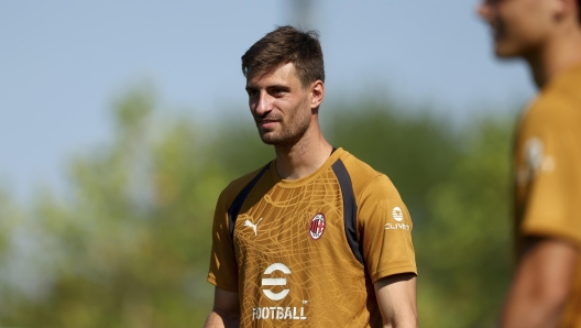 Infofatti's tweet photo. #Milan, le ultime verso la partita contro la #SSLazio: #Gabbia ha recuperato. In mezzo dubbio tra #Modric e #Jashari
In difesa confermati #Gila, #DeWinter e #Pavlovic. Sulla trequarti ci saranno ancora #Rabiot e #Cisse https://t.co/eOH7QAFEFz
