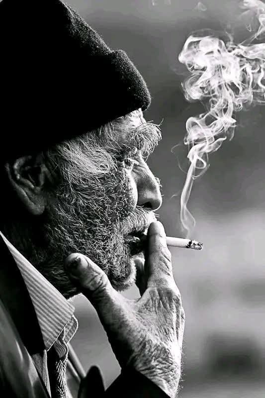 Babar_1986's tweet photo. کچھ لفظ انسان کے اندر ایسی قبر بنا دیتے ہیں، جہاں جذبات ایک ایک کر کے دفن ہو جاتے ہیں؛
پھر خاموشی صرف خاموشی نہیں رہتی، اندر دفن ہر احساس کا کتبہ بن جاتی ہے۔ 🥀 https://t.co/LReV5sfGAc