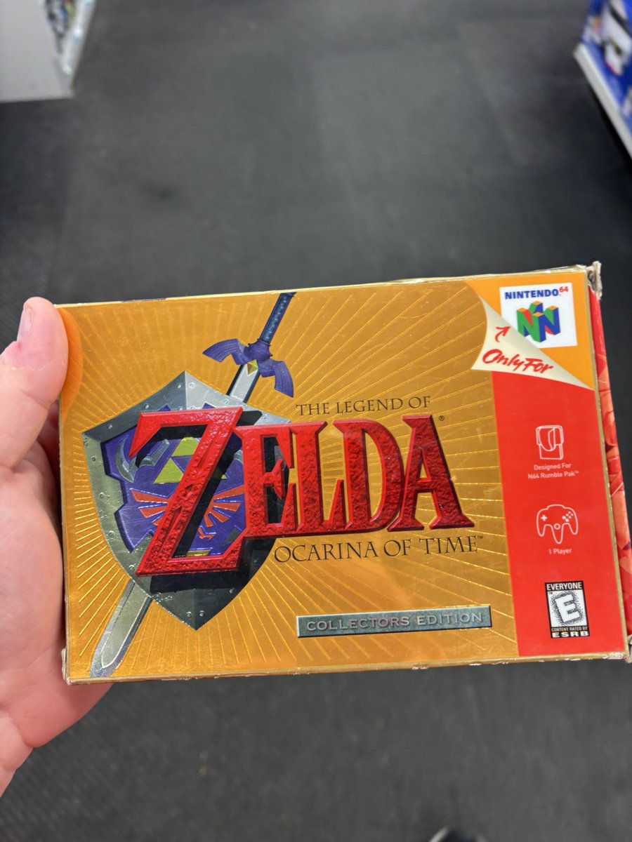 NyachoCat's tweet photo. No fucking shot someone’s dad threw this away at my store… it’s the fucking complete set booklet and all. I’m fucking shaking. https://t.co/lA9QdUFnid