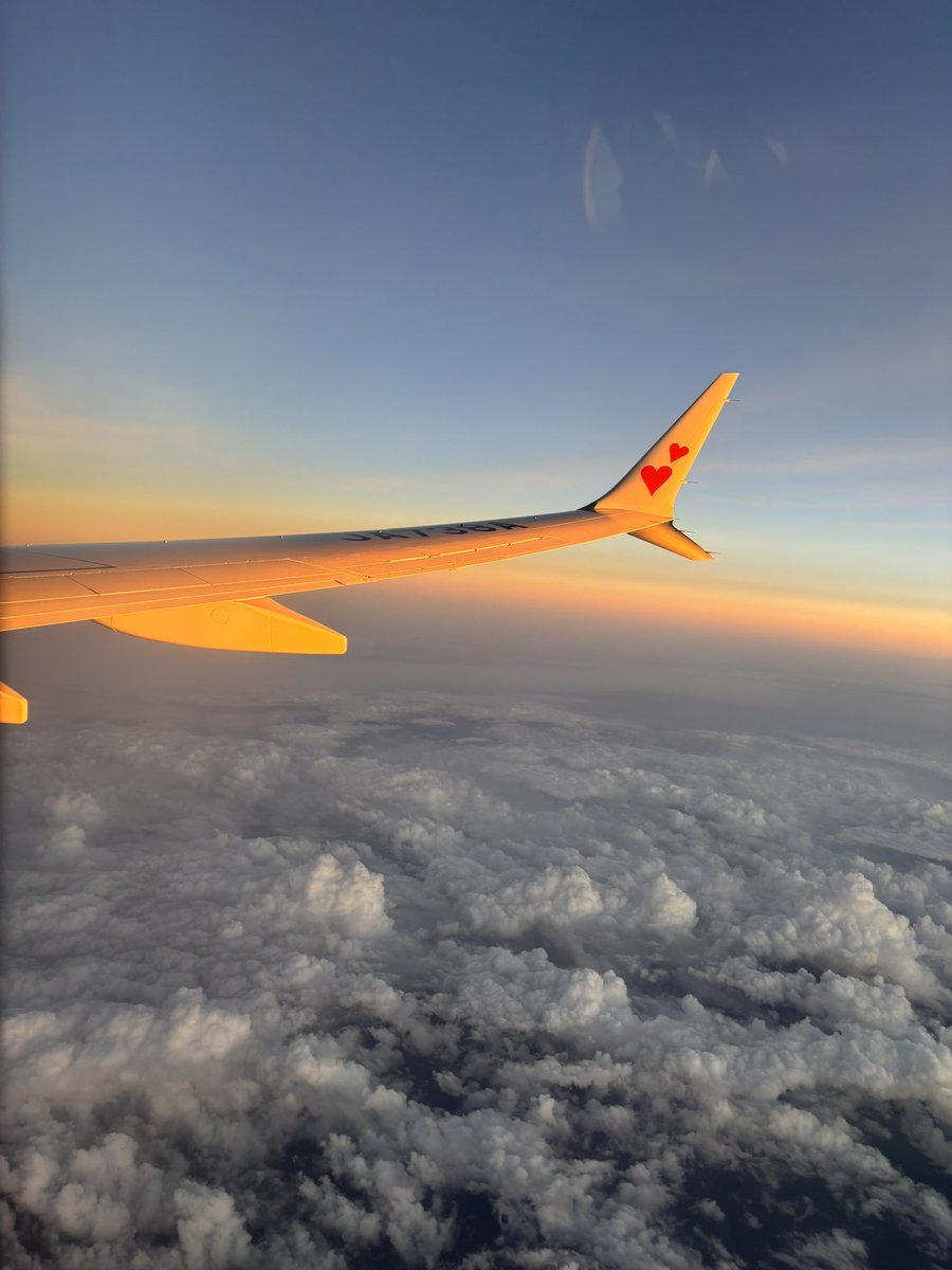 LoaNui's tweet photo. 福岡2日目。帰りの飛行機だいぶ遅延したけど素敵✨️な空見れたから良し(^_^)ノまたリベンジだ！ https://t.co/YaRLe95DUC