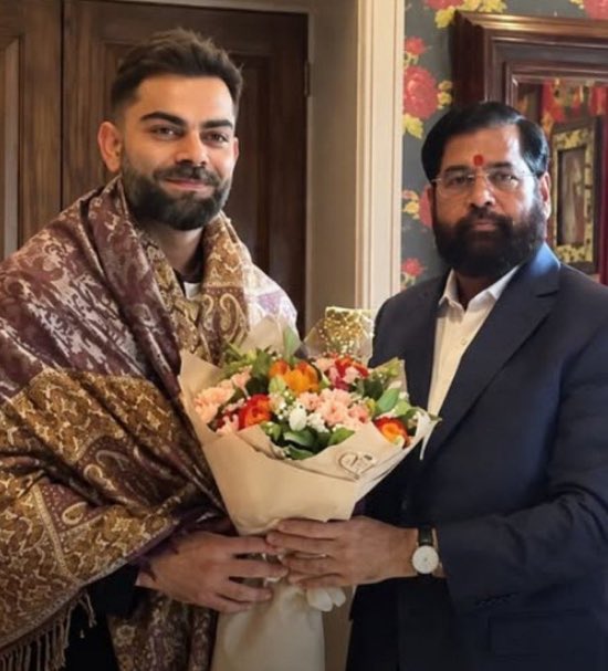 mufaddal_vohra's tweet photo. Eknath Shinde said, “Virat Kohli lives in London and when he learnt that I am here, he met me for a goodwill visit. I was delighted that such a big Indian cricketer is so down-to-earth”. https://t.co/HWqBRwKSRU