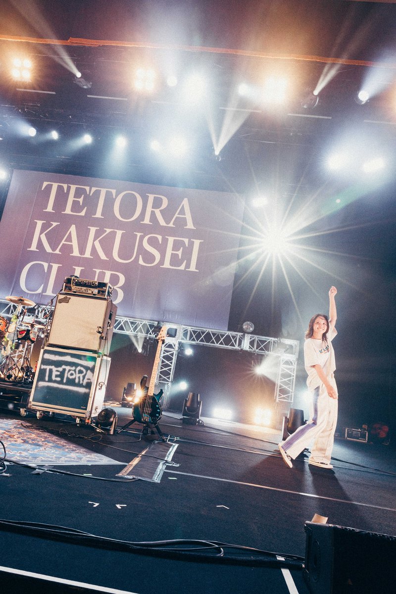 realsoundjp's tweet photo. ▬▬▬ ⚡️#TETORA ライブ写真公開 ⚡️ ▬▬▬

📸写真ギャラリーはこちら
https://t.co/Aqh7oxy2Sr

🎤ハルカミライ＆スサシと激突、“挑戦の場”ならではの熱気
https://t.co/EcWsDv20We https://t.co/Gkt09Sgdnr