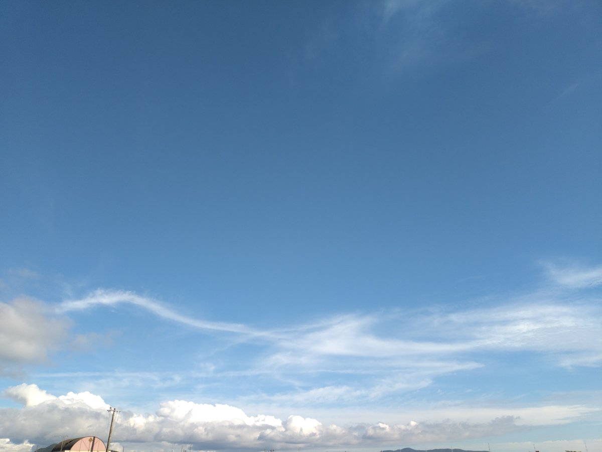 3SWCUODrafQXZcJ's tweet photo. 久しぶりの青空💙🩵

洗濯物も片付きました☀ https://t.co/xgc5Il2RHk