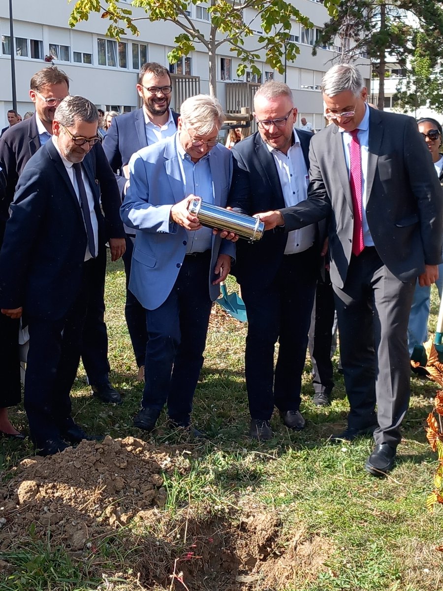 Image de Préfet de la Moselle - #Inauguration 📷 |  À Metz-Borny, un nouveau cadre de vie se dessine avec l'ANRU.

À Metz, Vivest cé