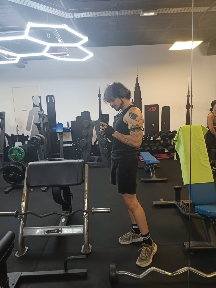 ShamRockElMejor's tweet photo. Buenas tardes, soy Concha, entro (al gym). https://t.co/QCKhOTvD4s