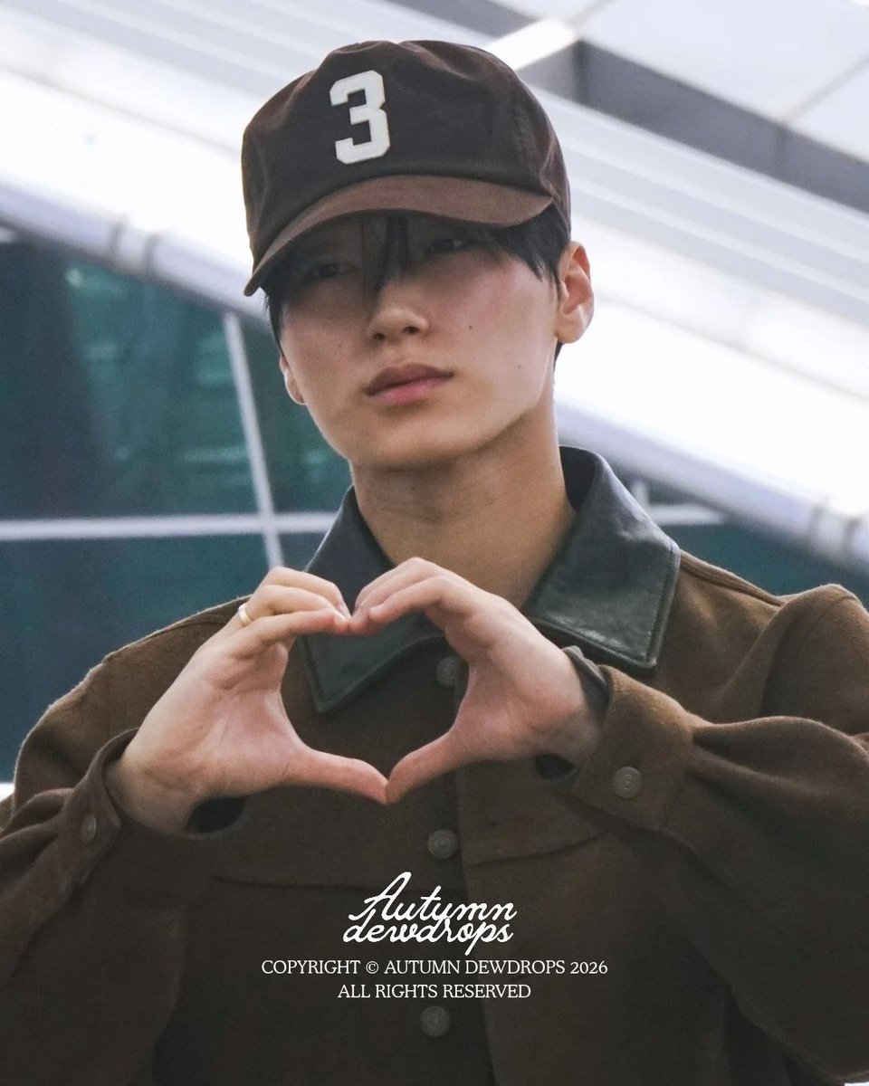 autumn_dewdrops's tweet photo. 260911 인천 출국 HQ

#ATEEZ #에이티즈 #최산 #SAN https://t.co/6NNzG1cXoq
