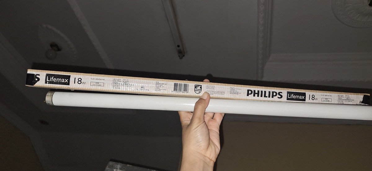 Restiisma_'s tweet photo. Gimana gak mandiri lampu mati aja gw bisa beli n pasang sendiri, walau harus gotong² tangga lipat yg beratnya minta ampun 🙂‍↕️ https://t.co/oXH4lNaM1U