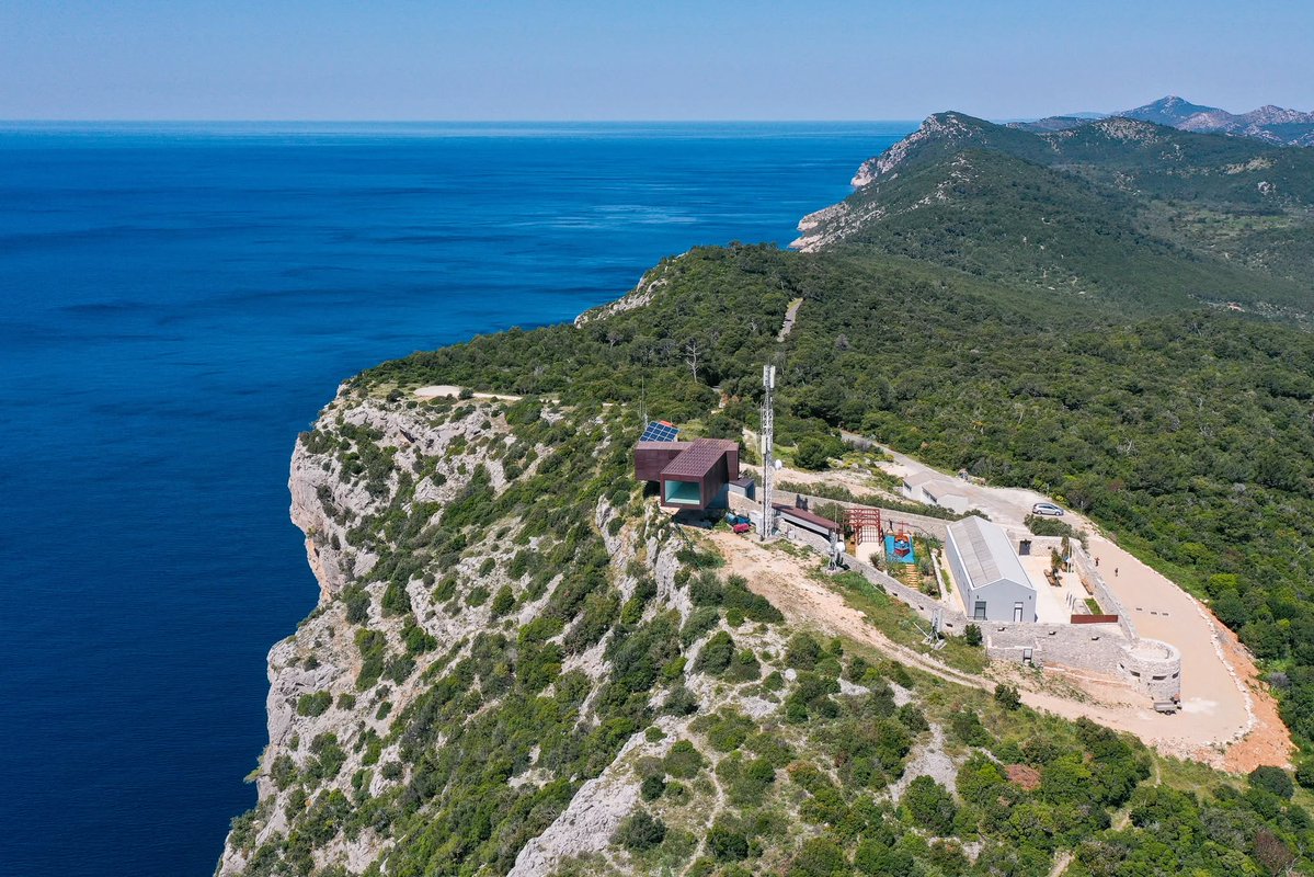 Zadar_Region's tweet photo. Posjetite Grpašćak – mjesto  susreta povijesti, prirode i mora
Smješten na spektakularnoj litici iznad Dugog otoka, Posjetiteljski centar Grpašćak pruža jedinstven pogled na Telašćicu i zadivljujući krajolik Parka prirode.
#Grpašćak #DugiOtok #ParkPrirodeTelašćica #ZadarRegion https://t.co/ZAjrEjpUoZ