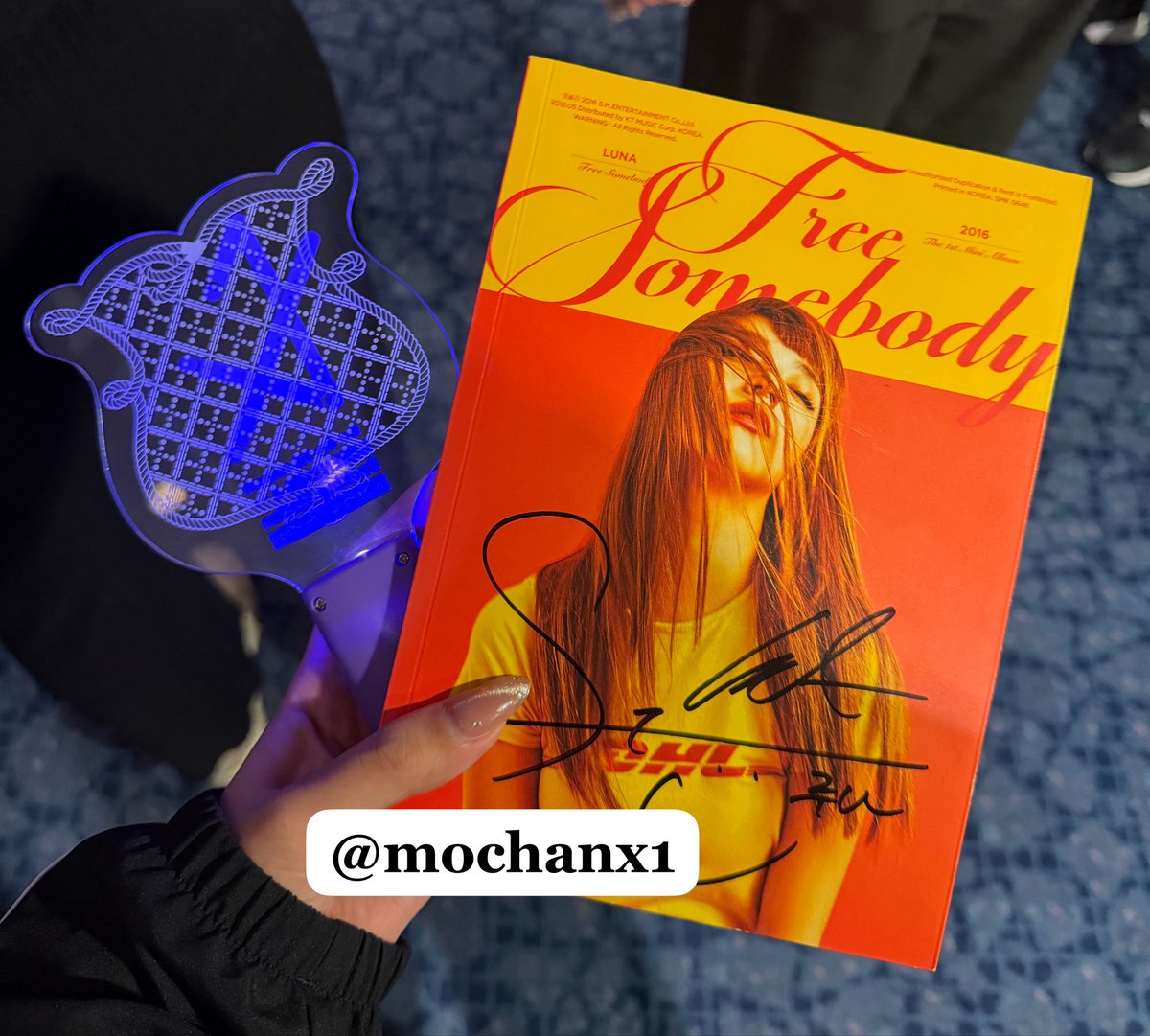 mochanx1's tweet photo. 最後に会った時は中学生だったけど20歳超えたよ〜って言ったら両手でハイタッチしてくれてその場で動悸目眩発熱(大歓喜の意)
私のカタコト韓国語聞き取ってくれてありがとう🥹💖

 #LUNA #루나 #에프엑스 #fx https://t.co/dNFJqfgPze