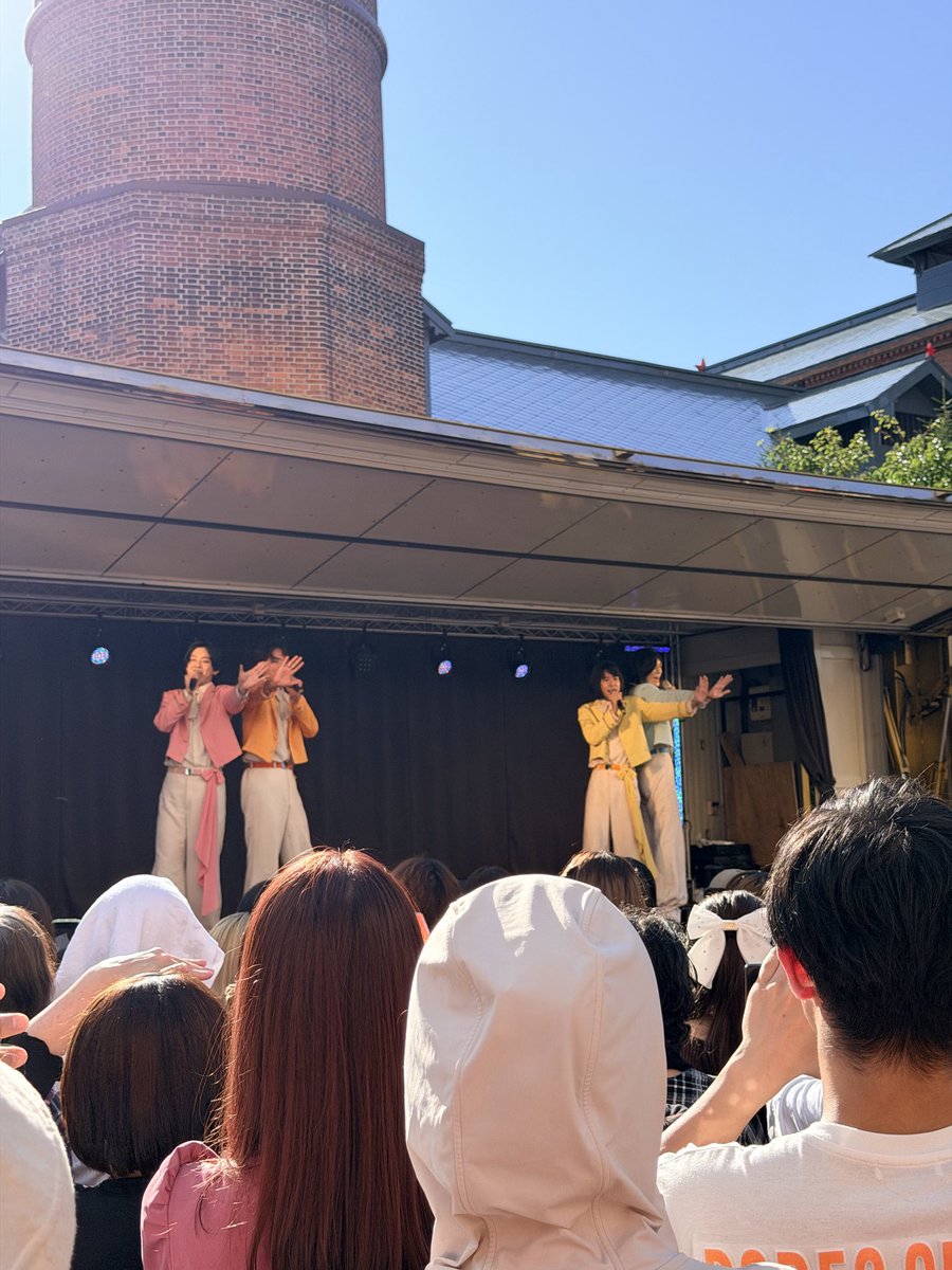asadataroaaaaa's tweet photo. モナキのデビューシングル発売記念イベント行ってきたー！最高🕺おヨネともハイタッチできたし幸せや😂
#モナキ #おヨネ https://t.co/0PBF8JZRku