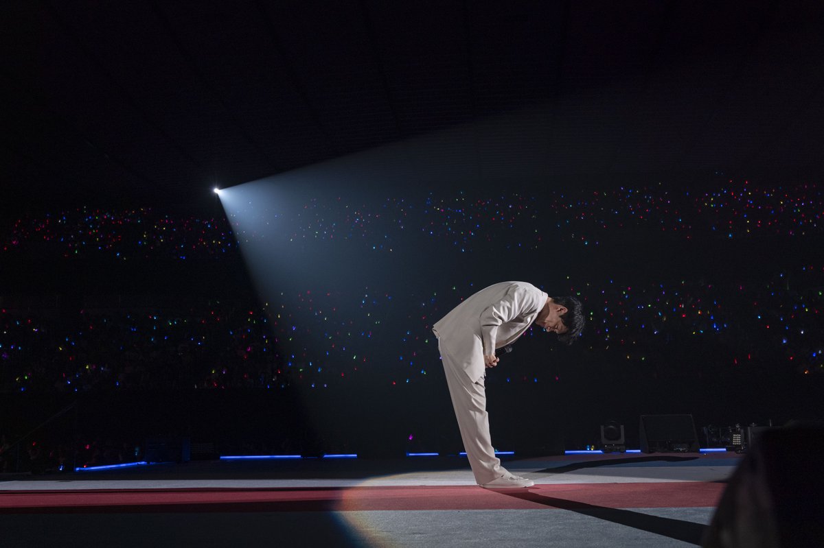 oricon's tweet photo. 川島明『#ラヴィット』リニューアルに言及
「背伸びしました。すいませんでした」
⠀
『ラヴィット！ロック』
7分間《魂のスピーチ》ほぼ全文掲載✍🏻
https://t.co/4LeuBHf4QW
⠀
4月からロケをなくしたり料理コーナーを増やしたりと、情報性を取り入れようとしたが「結論から言うと、無理でした ｡ 背伸びしました。すいませんでした」と謝罪。「今日はTBSのお偉いさんも来てるんですけど、やっぱり『ラヴィット！』は『ラヴィット！』しかできません。申し訳ございません」と頭を下げ、大拍手を浴びた。