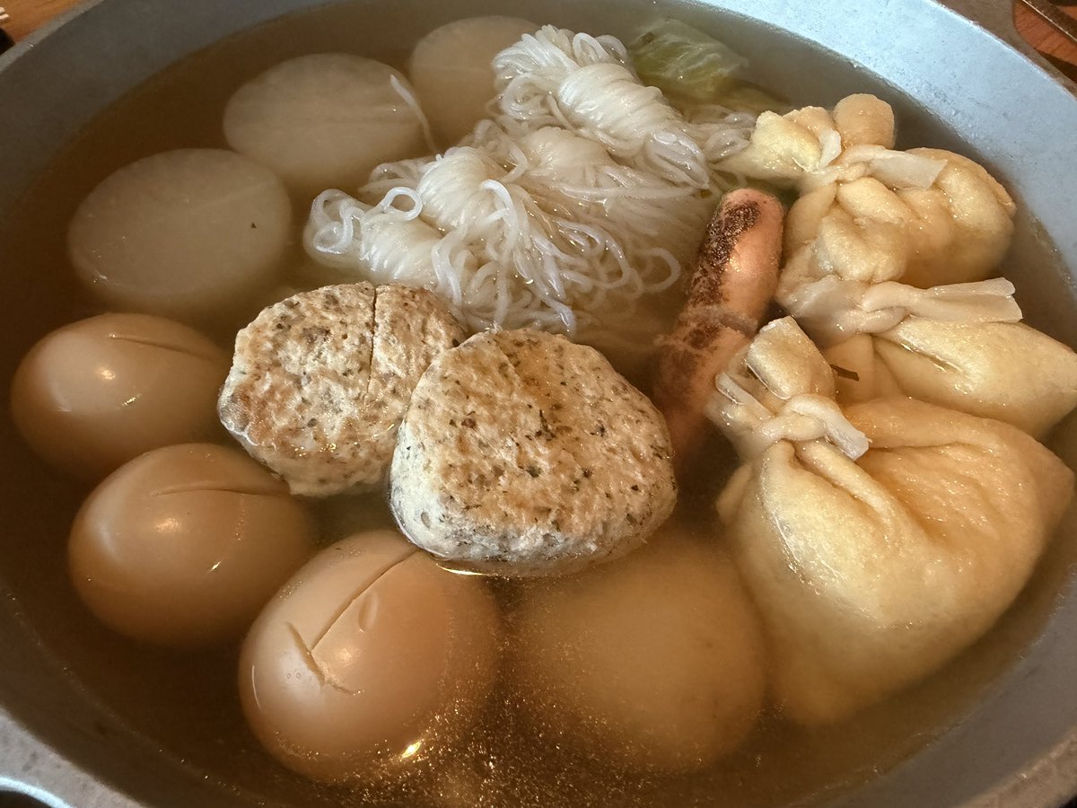 _amatsuki_'s tweet photo. アメリカツアーを共にした超くんと衣装の石山さんと3人でおでん食べてきた🍢

アメリカのお土産で作ったブレスレットももらっちゃったビッグラヴ😭💖 https://t.co/Vriz4WMN2g