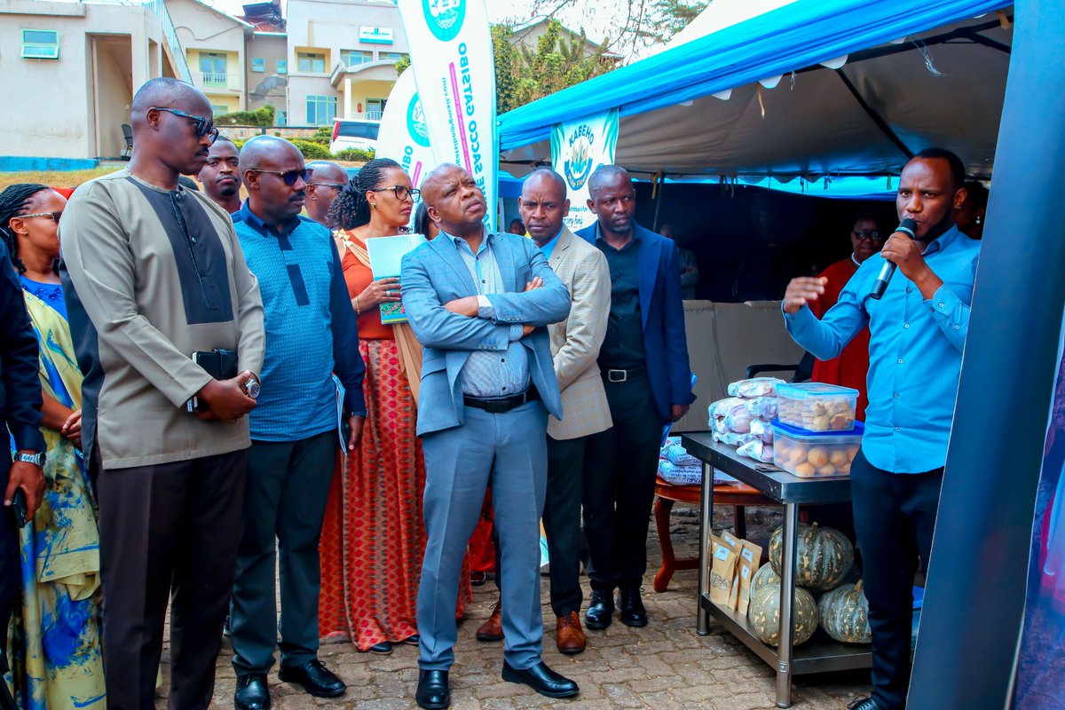 GatsiboDistrict's tweet photo. Uyu munsi witabiriwe na Guverineri w'intara y'Iburasirazuba @PudenceR
 ari nawe mushyitsi mukuru, abagize inama jyanama y'Akarere n'inzego z'umutekano, wabajirijwe n'imurikabikorwa ry'abafatanyabikorwa bagezeho muri iyi myaka.

#InamaNjyanama https://t.co/u6DZdtWW61