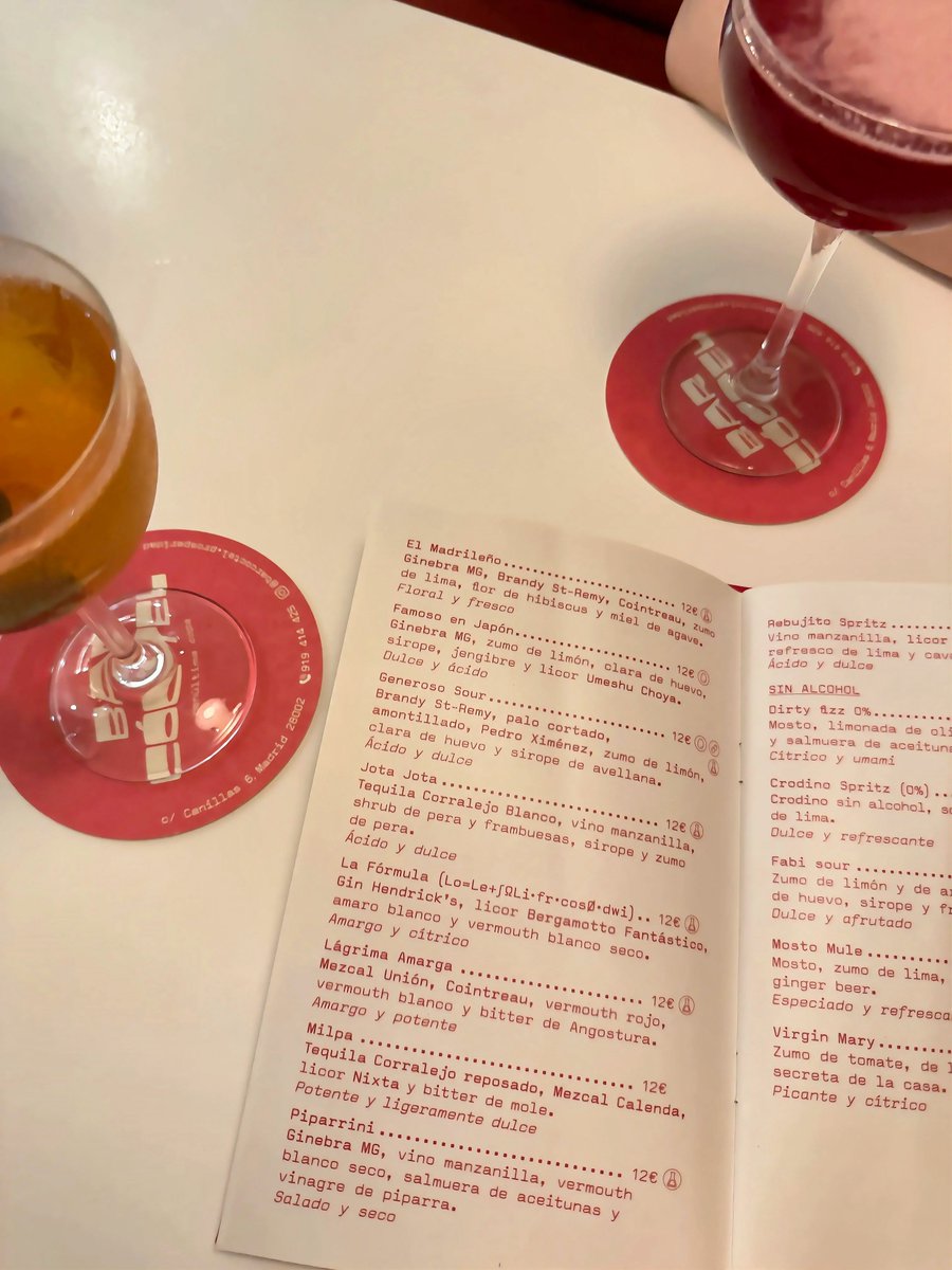 AlfonsoCSuarez's tweet photo. Qué bien se bebe en La Prosperidad

Bar Cóctel ofrece una oferta variada de cocteles, desde clásicos hasta creaciones propias. Y todo lo que probé me encantó.

Y ojo, también se come bien (aunque de comida, la carta es escasa).

📍Bar Cóctel (calle de Canillas, 6)

¿Cuál es vuestra coctelería favorita de Madrid?