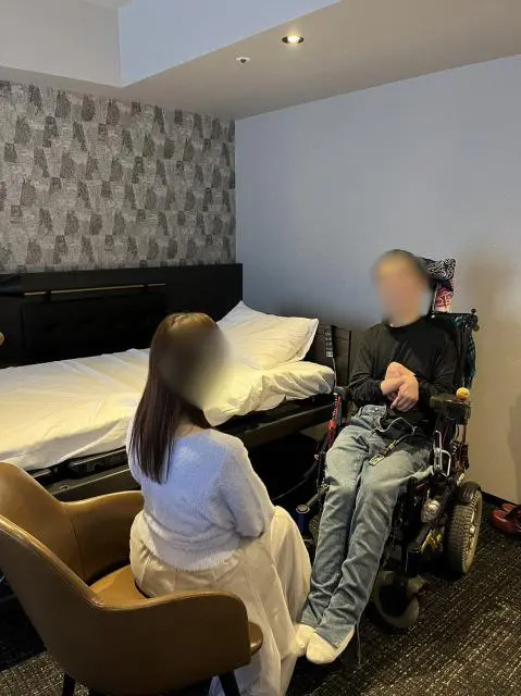 weekly_SPA's tweet photo. “障害者専用の風俗”を開業した30代女性を直撃。
彼女が障害者の性問題と向き合う理由とは？

https://t.co/UepGb0TpZM

「会話や笑顔はなく、手袋をはめて淡々と作業のように行われていました。その光景が強烈で…」

「人間の三大欲求のひとつが当たり前に満たせる世の中になればと願っています」

@kgw206012793791