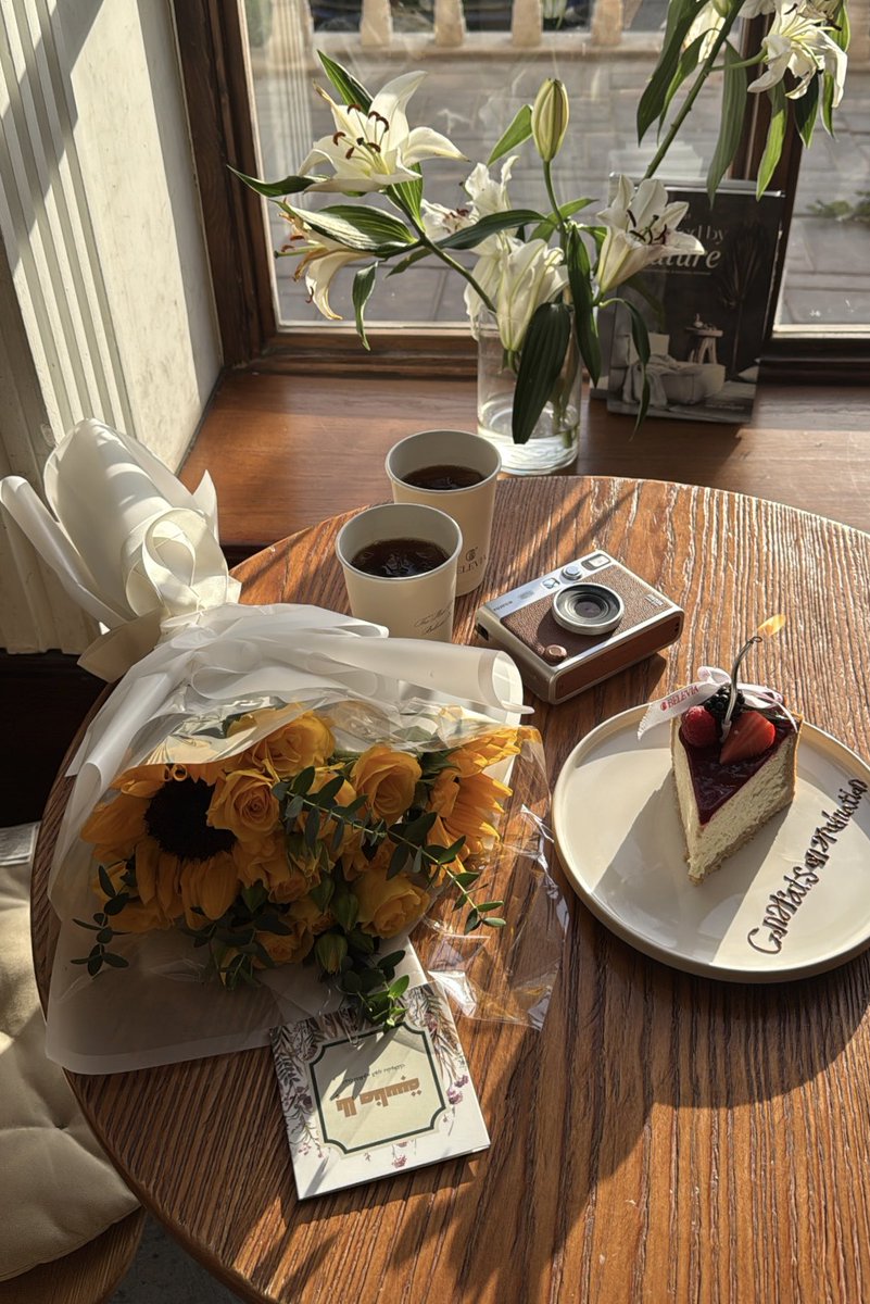 i1sara4_'s tweet photo. دوار الشمس يميل الى شمسه ولكل منا شمسه
 ياشـ☀️ـسي https://t.co/JR4mgyctY2