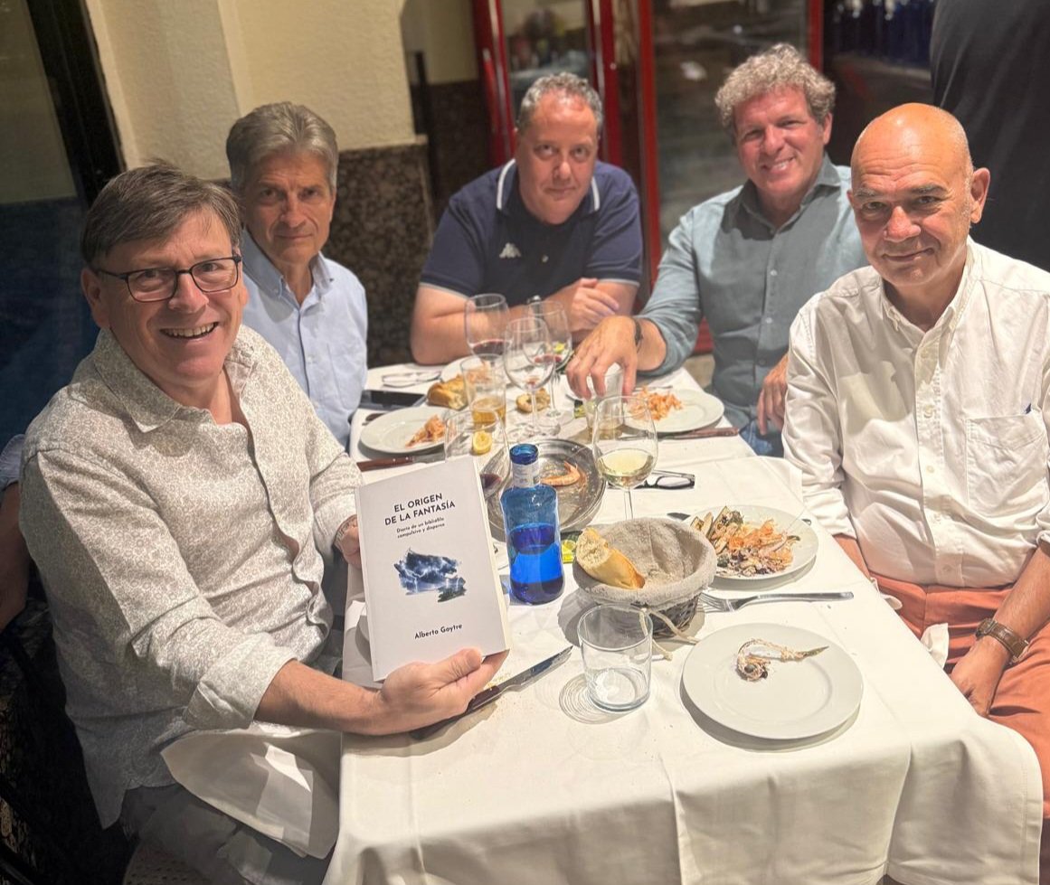 AlbertoGoytre's tweet photo. Los buenos amigos. Gracias a @WilfriedOehling @JuanAngarilla @picazomario @plopez1969 https://t.co/EUqXRXlTGU